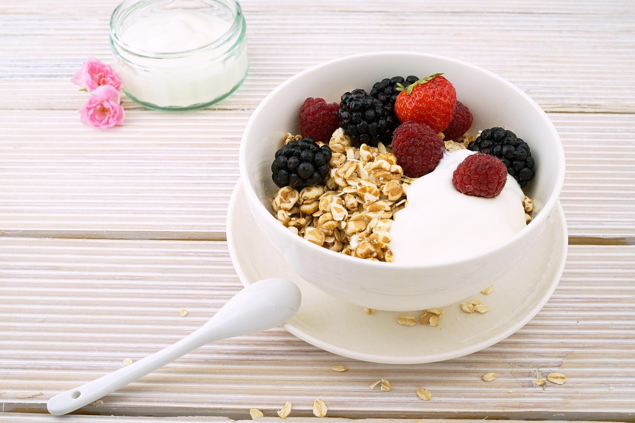 Berry Granola Yogurt Bowl