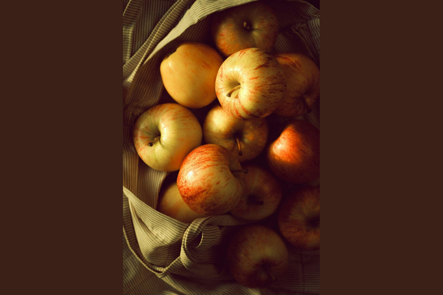Mixed Red Apples